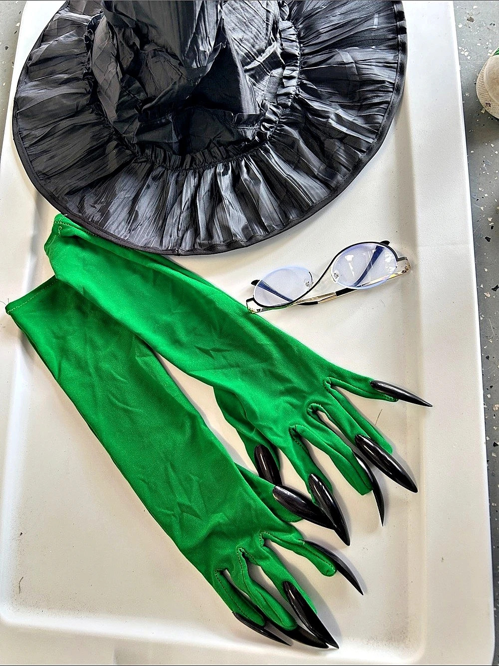 Wicked Witch Costume Accessory Set Green & Black